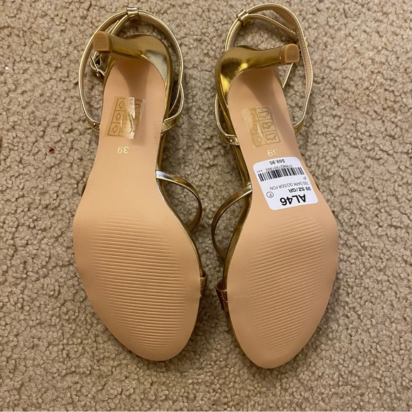 NWT Metallic heels - Picture 4 of 4